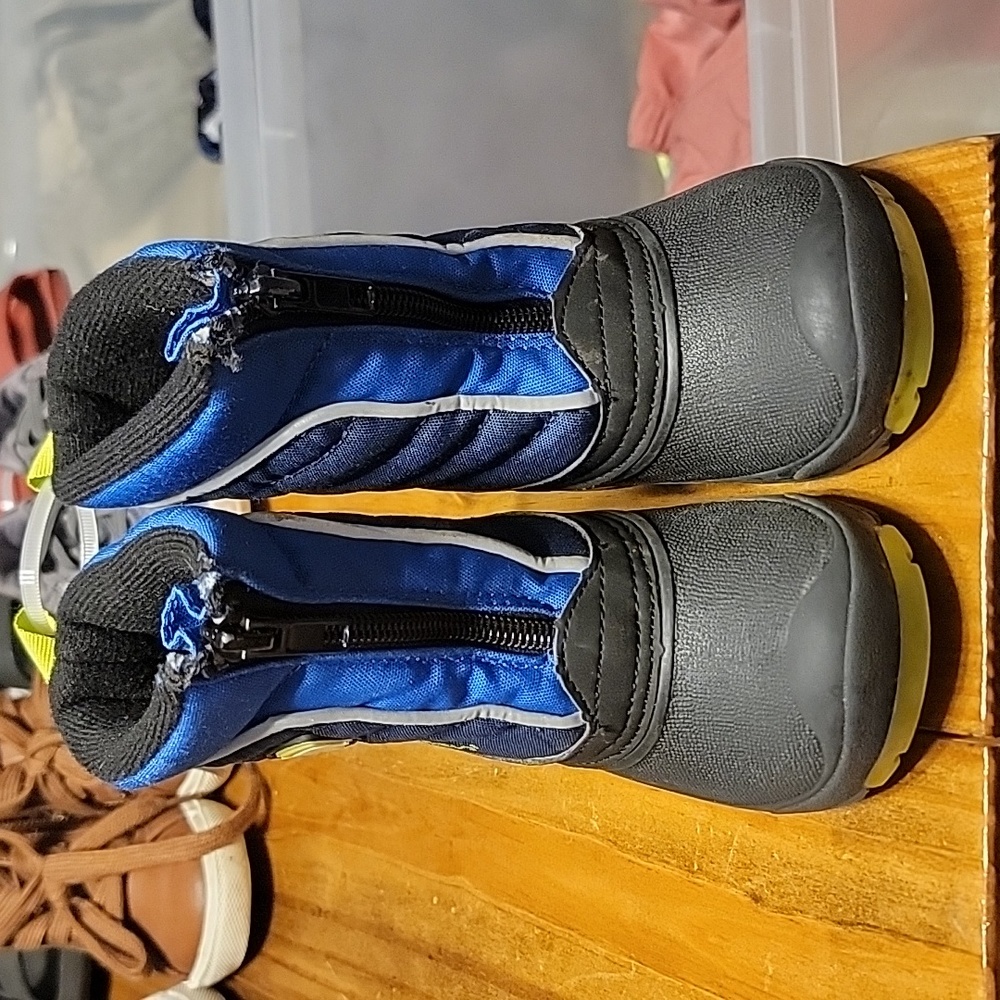 Toddler Artic Shield Snow shoes Size 6K